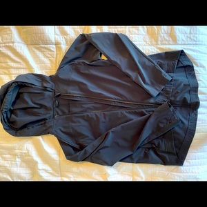 Lululemon black windbreaker jacket size 6